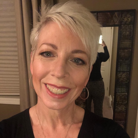 Meet your Posher, Cecile - Picture 1 of 1